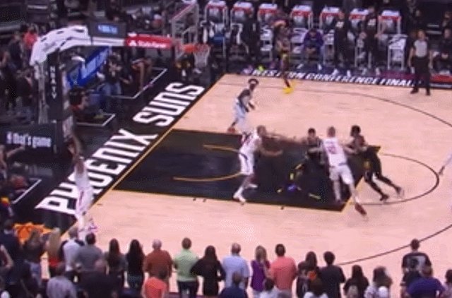 V体育中心-0.2秒空接绝杀符合规则！蒙蒂完美战术助飞艾顿